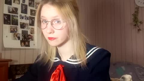 Snapshot of novellahartig chatting on 02-12-26, 02:12 Sari It is my first day online show from 02-12-26, 02:12