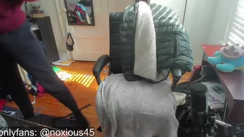 Snapshot of noxious145 chatting on 04-19-26, 08:00 Noxious online show from 04-19-26, 08:00