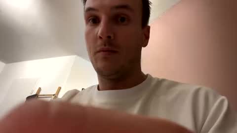 Snapshot of noya01 chatting on 10-18-25, 02:14 Yannick online show from 10-18-25, 02:14