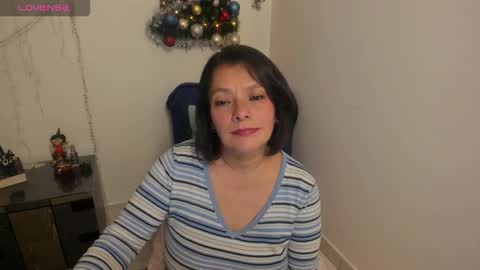 Snapshot of nuit_rose chatting on 12-18-25, 02:17 nuit_rose online show from 12-18-25, 02:17
