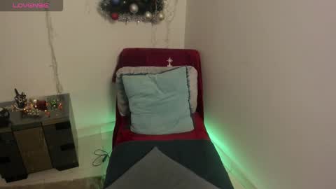 Snapshot of nuit_rose chatting on 01-06-26, 02:15 nuit_rose online show from 01-06-26, 02:15