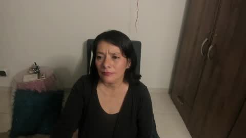 Snapshot of nuit_rose chatting on 06-06-26, 02:27 nuit_rose online show from 06-06-26, 02:27