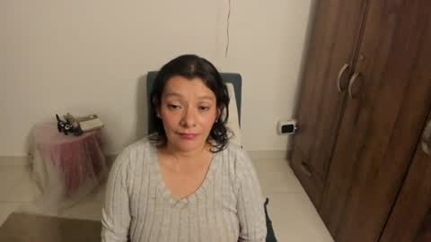 Snapshot of nuit_rose chatting on 06-12-26, 03:05 nuit_rose online show from 06-12-26, 03:05