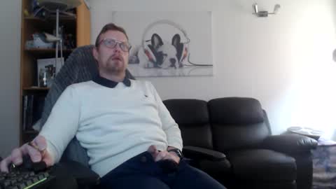 Snapshot of nursefan chatting on 11-21-25, 12:37 nursefan online show from 11-21-25, 12:37