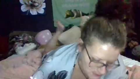 nutthousefunnyfarm online show from 12-14-25, 05:57