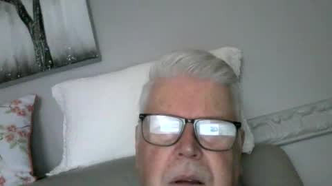 Snapshot of nylonlegs69 chatting on 02-12-25, 01:27 stockings suspenders mad online show from 02-12-25, 01:27