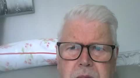 Snapshot of nylonlegs69 chatting on 09-08-25, 02:16 stockings suspenders mad online show from 09-08-25, 02:16