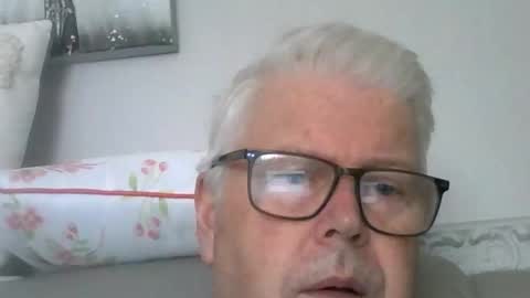 Snapshot of nylonlegs69 chatting on 09-09-25, 09:31 stockings suspenders mad online show from 09-09-25, 09:31