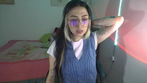 Snapshot of nymph_frida chatting on 11-20-25, 06:35 Frida online show from 11-20-25, 06:35