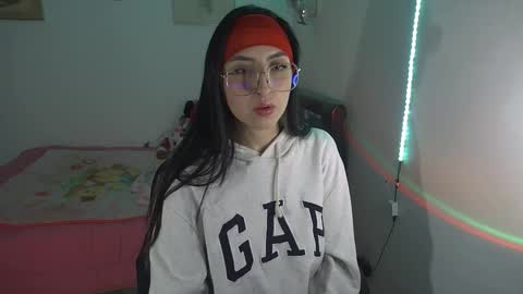 Snapshot of nymph_frida chatting on 11-21-25, 05:17 Frida online show from 11-21-25, 05:17