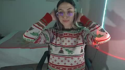 Snapshot of nymph_frida chatting on 12-14-25, 06:30 Frida online show from 12-14-25, 06:30