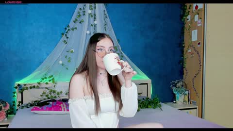 Kat online show from 02-06-25, 06:24