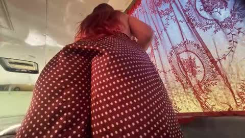 Creamy Grapefruit online show from 10-14-25, 06:03