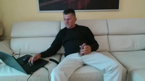 Snapshot of nymphomanboy chatting on 10-06-25, 05:38 Marc online show from 10-06-25, 05:38