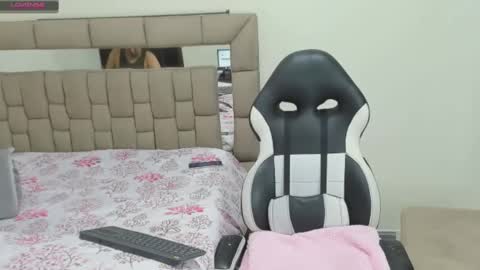 nyomi browm online show from 02-20-25, 04:07