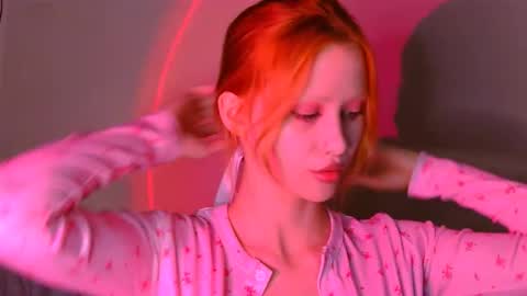 nyra_thira online show from 10-13-25, 06:19