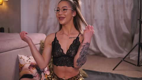 nyrobinova online show from 01-29-25, 04:05