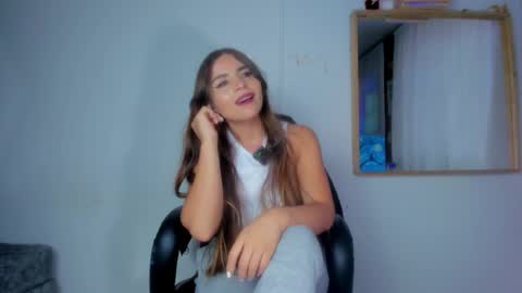 Snapshot of nyusha619933 chatting on 01-16-26, 10:36 Laura nyu online show from 01-16-26, 10:36