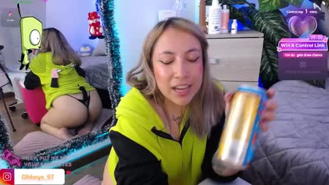 Alex   .    online show from 01-08-25, 09:32