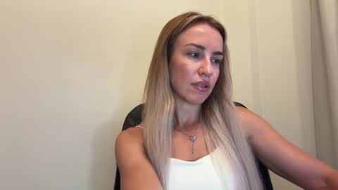 Snapshot of nyxelia_ chatting on 06-25-26, 08:08 Anastasia online show from 06-25-26, 08:08