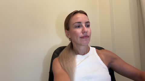 Snapshot of nyxelia_ chatting on 07-03-26, 07:15 Anastasia online show from 07-03-26, 07:15