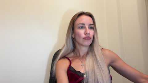 Snapshot of nyxelia_ chatting on 07-08-26, 07:02 Anastasia online show from 07-08-26, 07:02