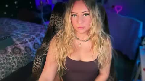 Snapshot of nyxxen chatting on 02-21-26, 03:29 nyxxen online show from 02-21-26, 03:29