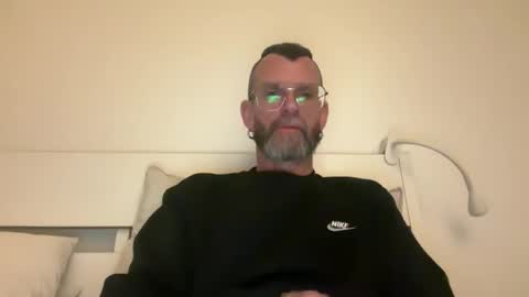 Snapshot of o_johnny_deep_o chatting on 11-25-25, 09:04 Jonathan Deep online show from 11-25-25, 09:04