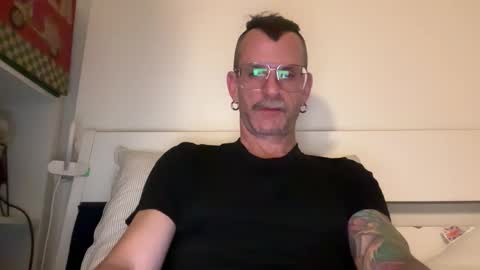 Snapshot of o_johnny_deep_o chatting on 02-18-26, 01:01 Jonathan Deep online show from 02-18-26, 01:01