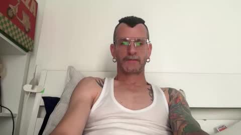 Snapshot of o_johnny_deep_o chatting on 02-19-26, 02:13 Jonathan Deep online show from 02-19-26, 02:13