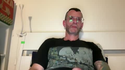 Snapshot of o_johnny_deep_o chatting on 05-08-26, 09:31 Jonathan Deep online show from 05-08-26, 09:31