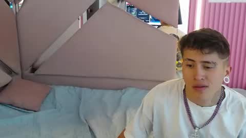 Snapshot of oblivionlove chatting on 06-11-26, 02:53 oblivionlove online show from 06-11-26, 02:53