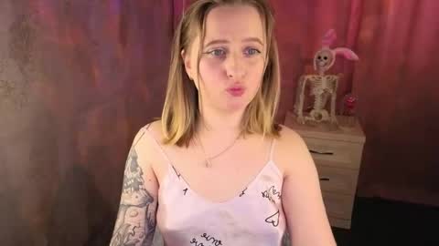 Lili 3 online show from 05-18-26, 12:55