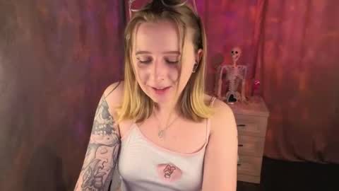 Lili 3 online show from 05-26-26, 12:39