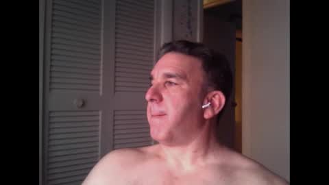 Snapshot of oceanmanx chatting on 05-12-26, 03:03 Ocean online show from 05-12-26, 03:03