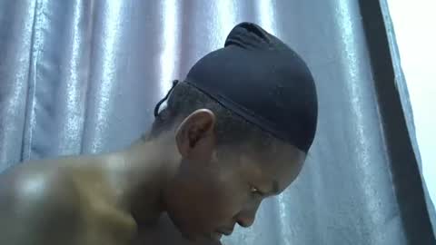 Snapshot of oceanwavves chatting on 04-20-26, 10:51 Paloma online show from 04-20-26, 10:51