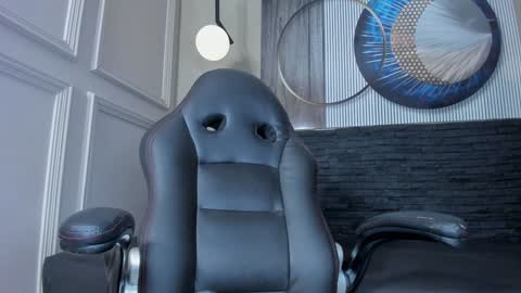 independent model online show from 01-17-25, 08:44