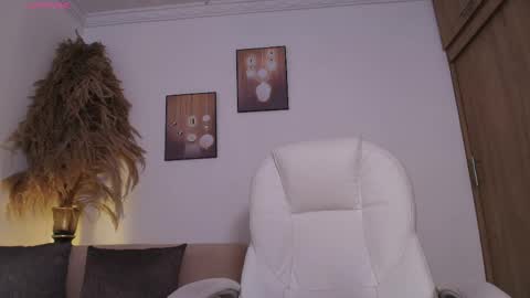 Snapshot of octavia_rouse chatting on 04-29-26, 01:59 independent model online show from 04-29-26, 01:59
