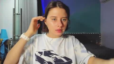 Evie online show from 01-12-25, 03:25