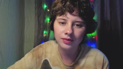 Evie online show from 10-19-25, 01:23