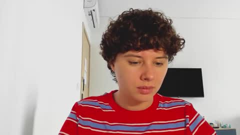 Evie online show from 02-06-26, 05:34