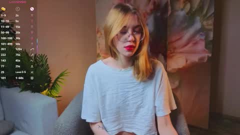 Lynna online show from 12-22-25, 11:07