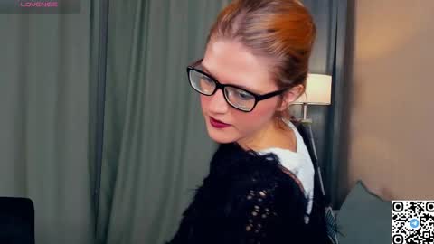 Snapshot of odettechurchwell chatting on 11-18-25, 03:45 Eli online show from 11-18-25, 03:45