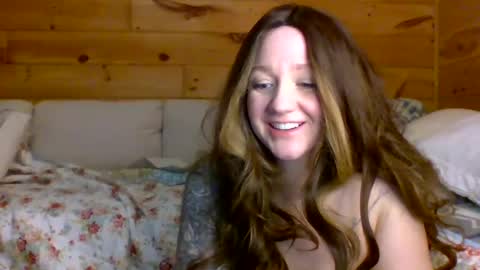 Snapshot of officialblueluna chatting on 02-09-25, 07:38 Luna online show from 02-09-25, 07:38