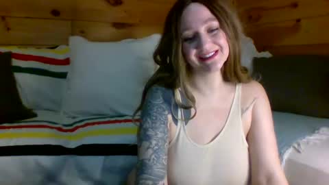 Snapshot of officialblueluna chatting on 03-01-25, 03:43 Luna online show from 03-01-25, 03:43