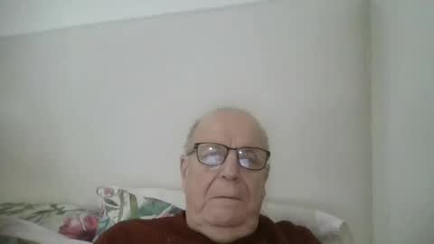 Snapshot of oggi95 chatting on 12-30-24, 11:48 oggi95 online show from 12-30-24, 11:48