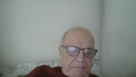 Snapshot of oggi95 chatting on 02-12-25, 11:40 oggi95 online show from 02-12-25, 11:40