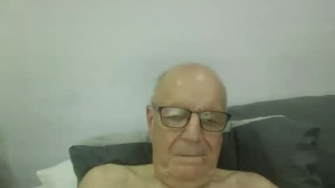 Snapshot of oggi95 chatting on 09-17-25, 06:04 oggi95 online show from 09-17-25, 06:04