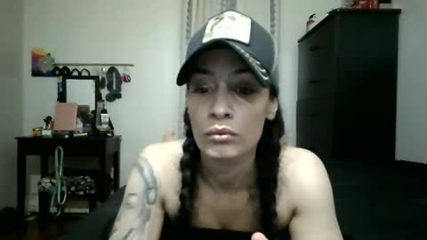 Snapshot of oglitcouple chatting on 11-11-25, 04:23 Lit en Cama online show from 11-11-25, 04:23