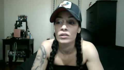 Snapshot of oglitcouple chatting on 11-27-25, 04:47 Lit en Cama online show from 11-27-25, 04:47